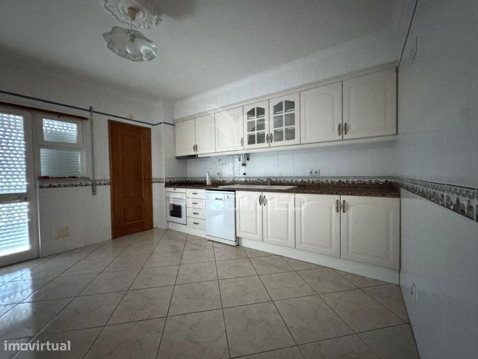 Apartamento T3 com garagem