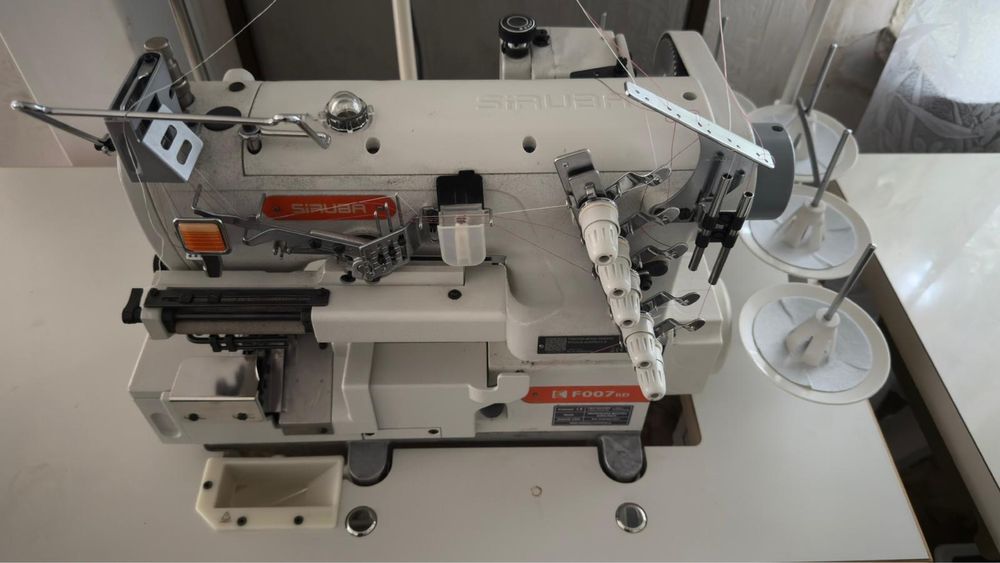 Renderka Siruba F007KD – profesjonalna do odzieży i bielizny