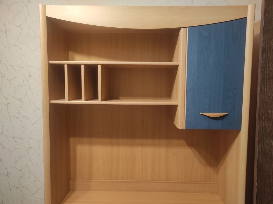 Письменный стол с полками