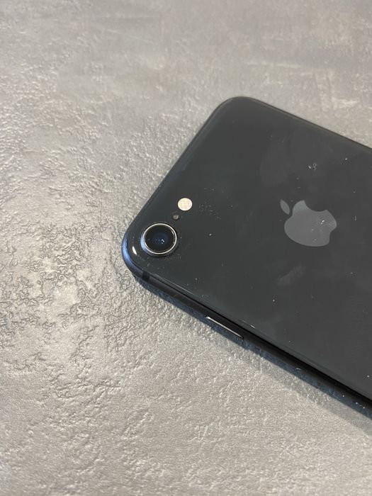 iPhone 8 64GB у відмінному стані