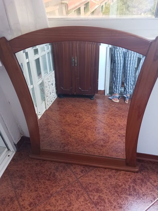 Espelho com moldura em pinho mel