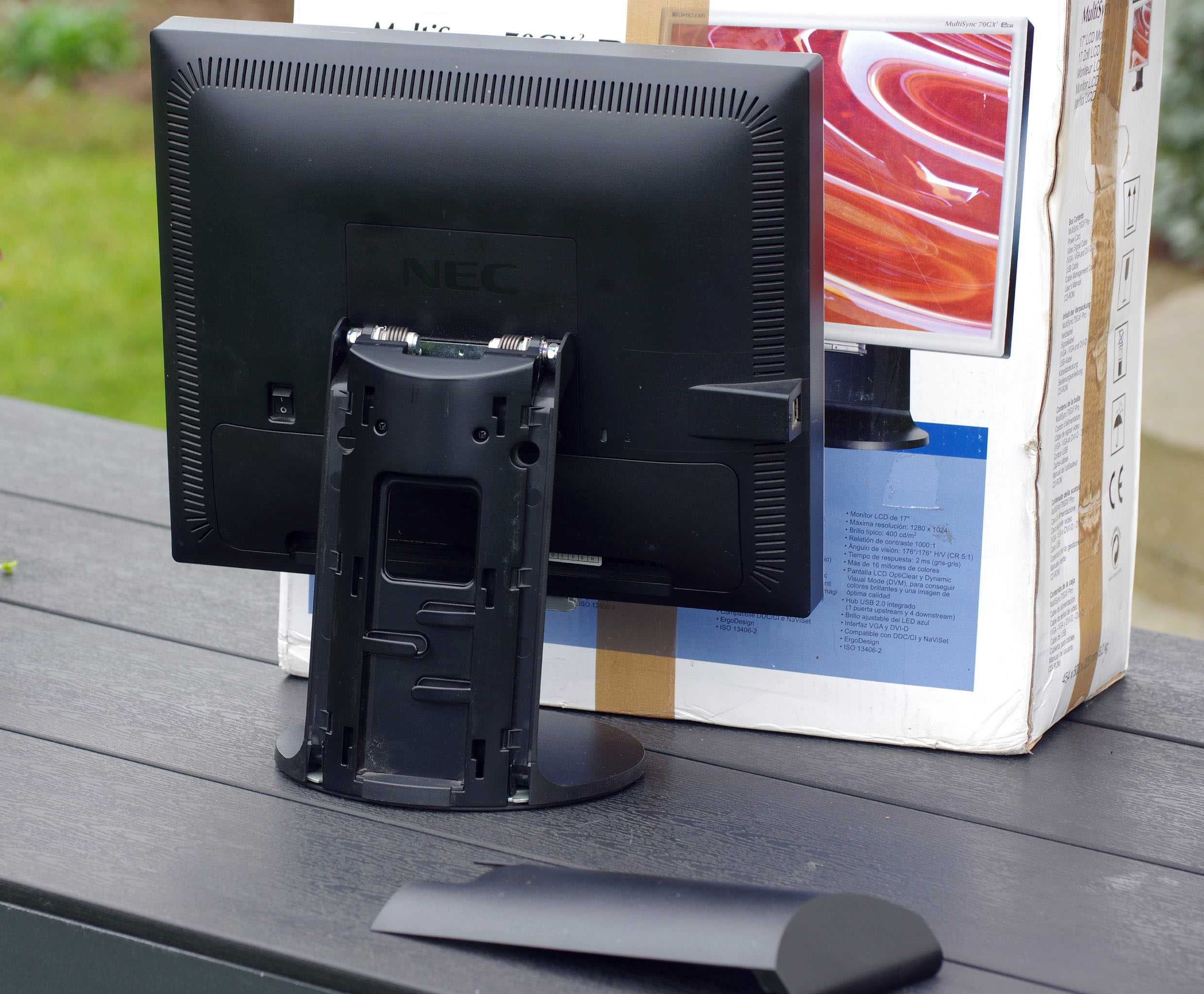 NEC 70 GX2 Pro - monitor