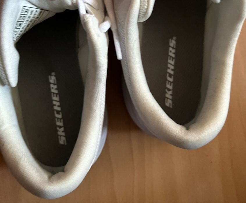 Vendo Tennis De Mulher Skechers.