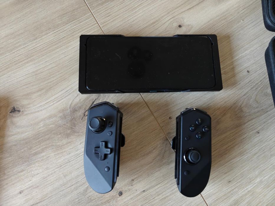 ASUS Rog Phone 6D + ASUS Kunai Pad 3