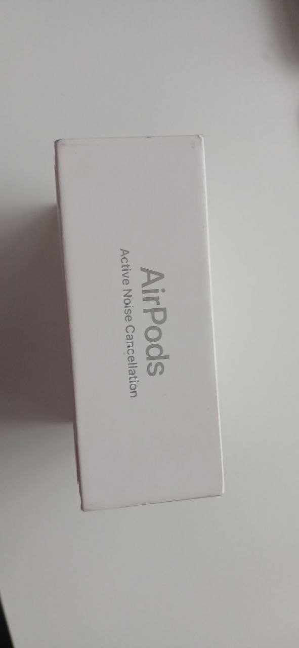 Sprzedam AirPods 4 with Active Noise Cancellation Apple Airpods