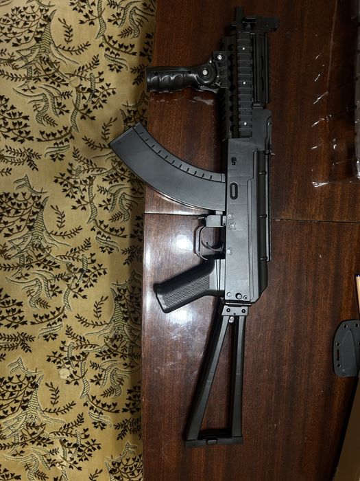 Продам 2  іграшкових автомати