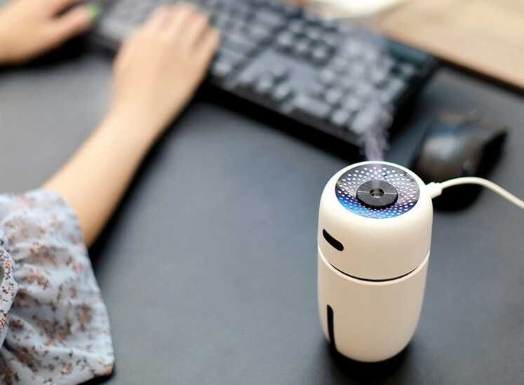 Ultradźwiękowy nawilżacz powietrza do samochodu i domu – aromaterapia