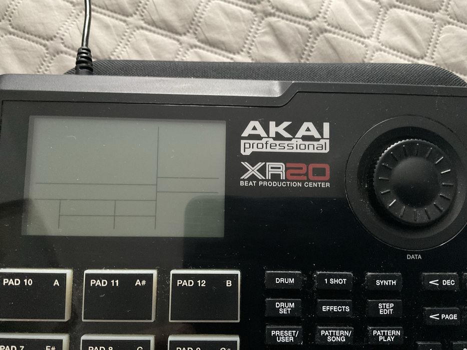 Продам beat production center Akai XR20