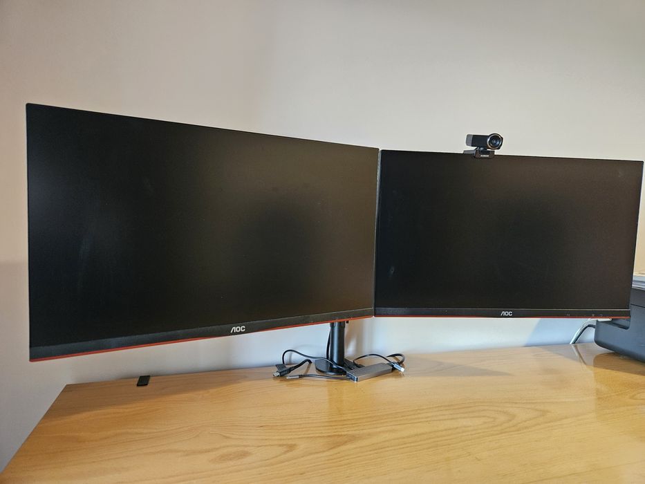 2 monitores AOC 24G2U