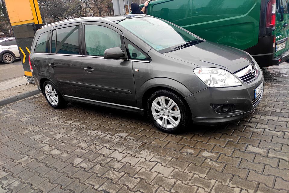 Продам Opel Zefira 2010