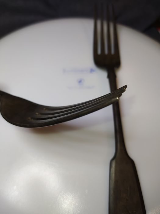 Продам серебряные вилки с клеймом Хлебникова,84пробы.