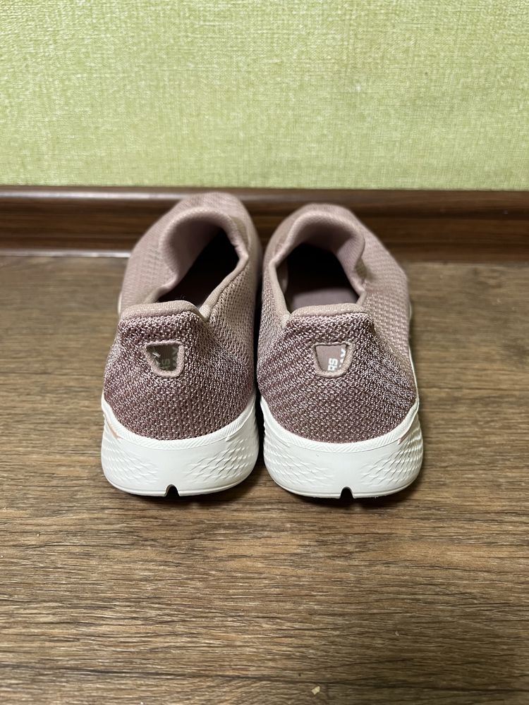 Легкі дихаючі мокасини Skechers Туфлі Go Walk кросівки літні