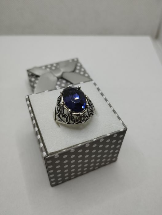 Srebrny pierścionek z fioletowym oczkiem,  próba 925, rozmiar 22