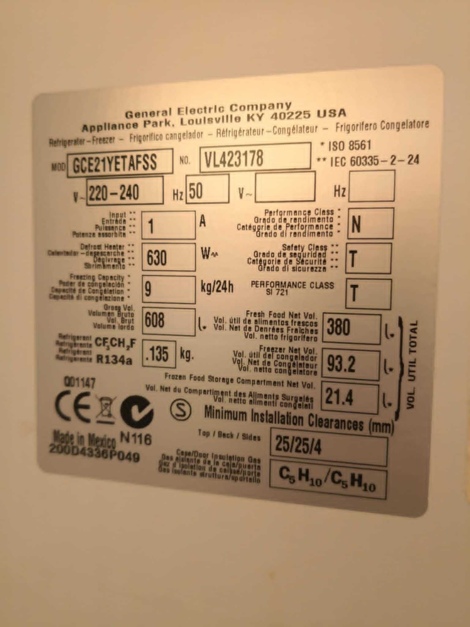 Lodówka dwudrzwiowa z kostkarką do lodu