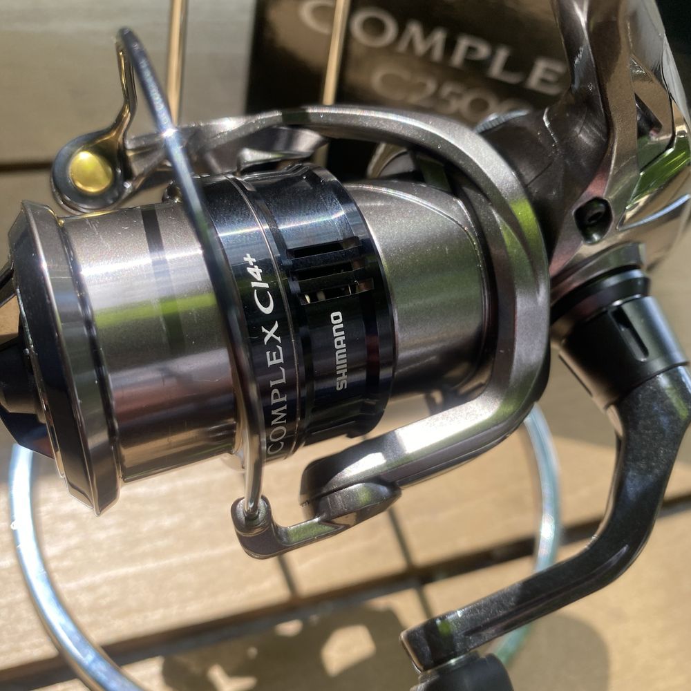 Shimano compkex 17 CI4+  c2500s F4