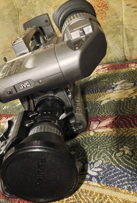 Відеокамера JVC dv500