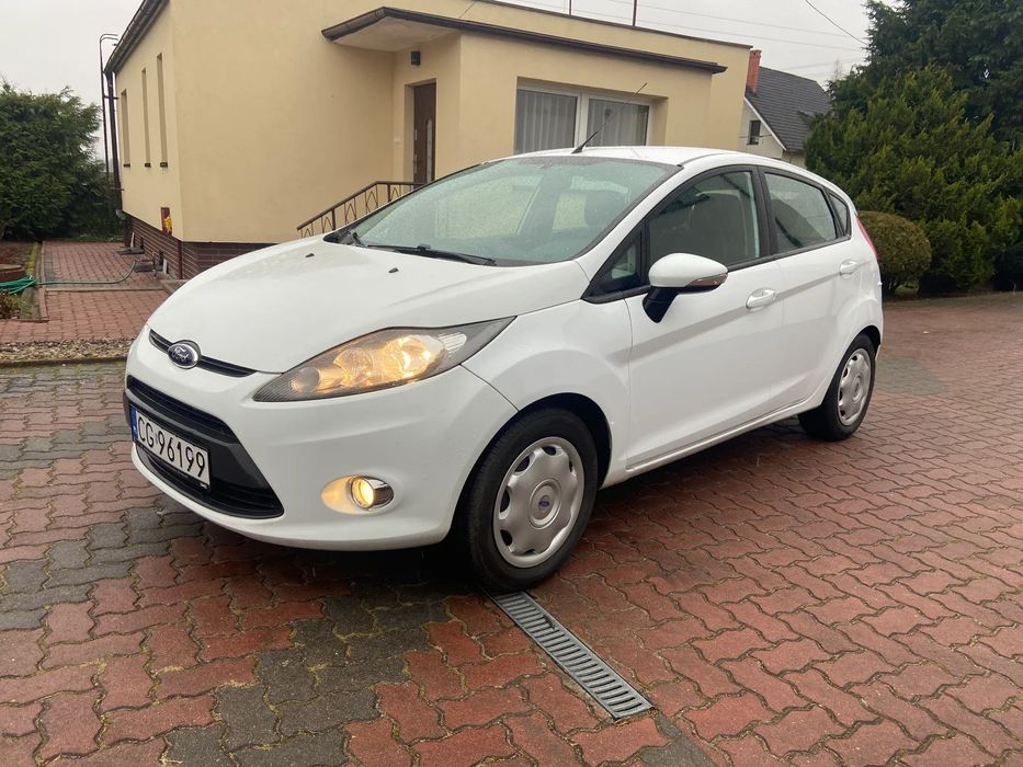 Ford Fiesta zarejestrowany, klimatyzacja, 5-drzwi