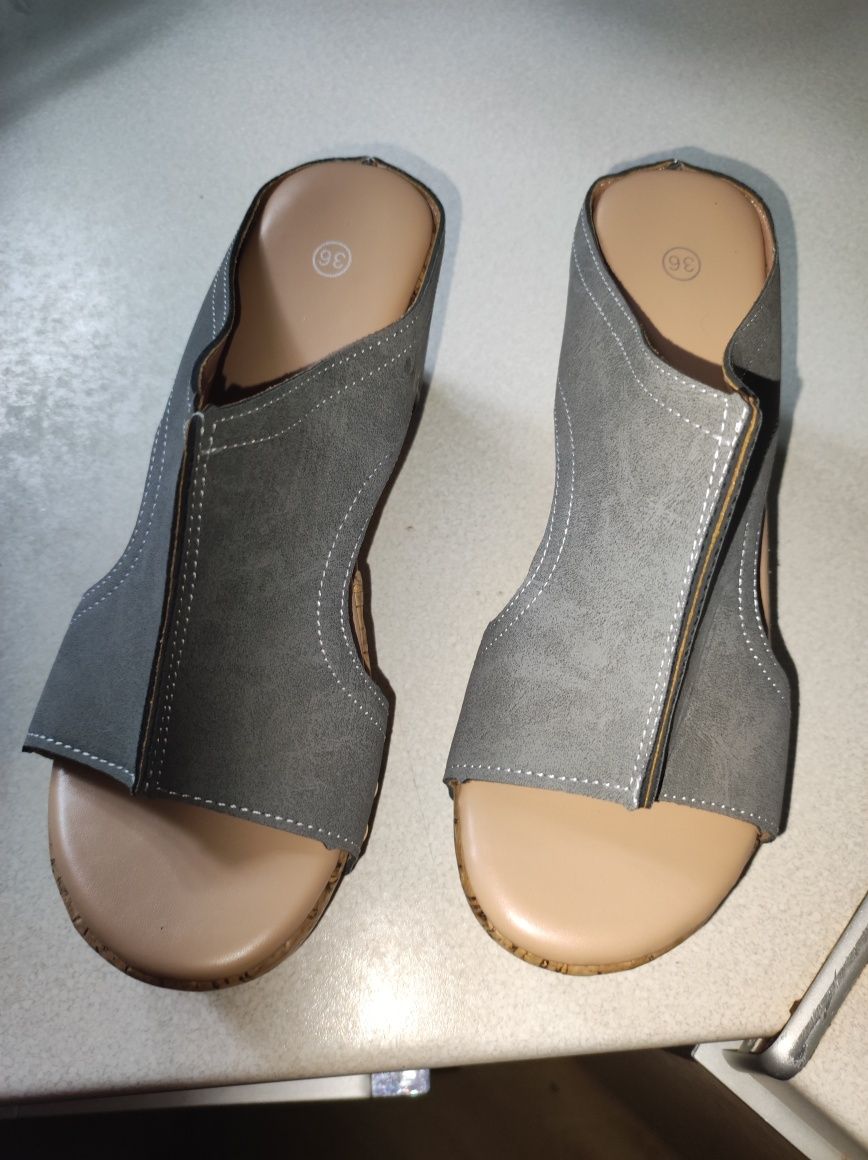 Buty na koturnie