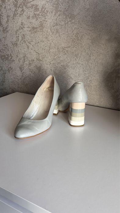 Туфлі сірого кольору 38 розмір