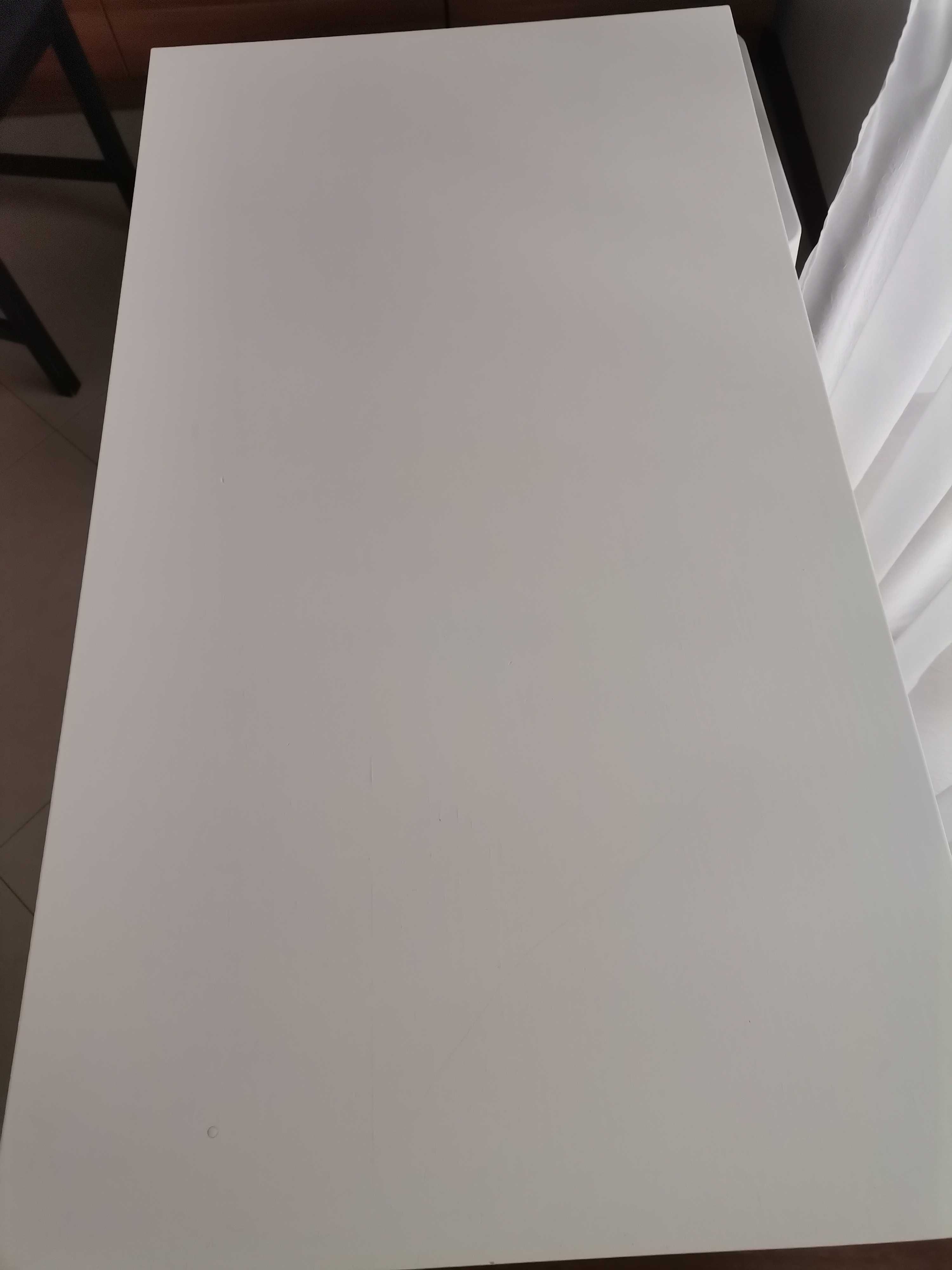 Biały stół rozkładany