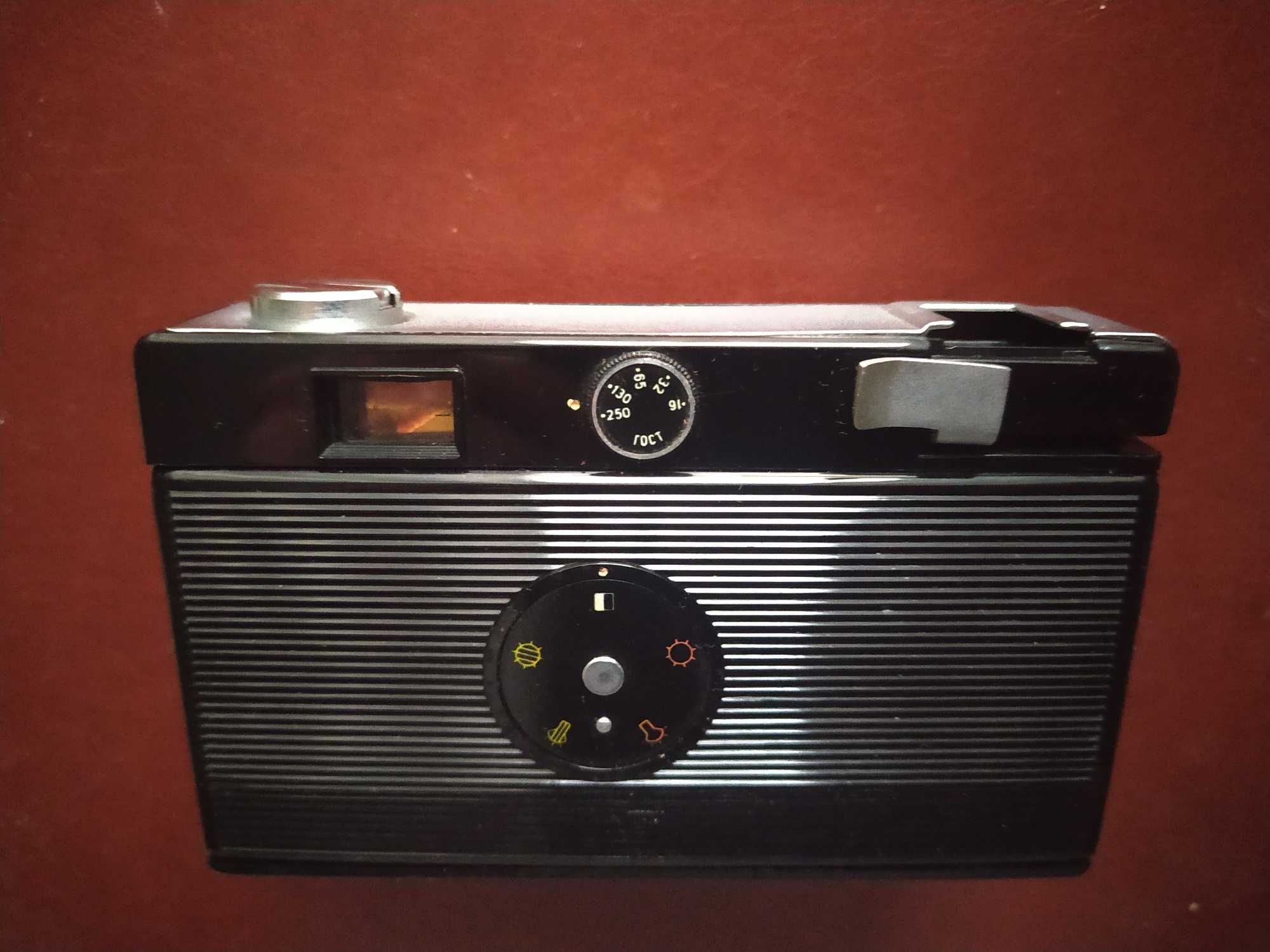 Вилия-Авто пленочный советский фотоаппарат.