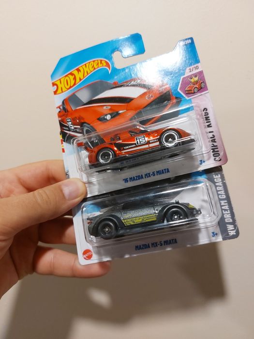 Hot Wheels Mazda MX-5 Miata – zestaw 2 szt. (Mainline 2025 + wcześniej
