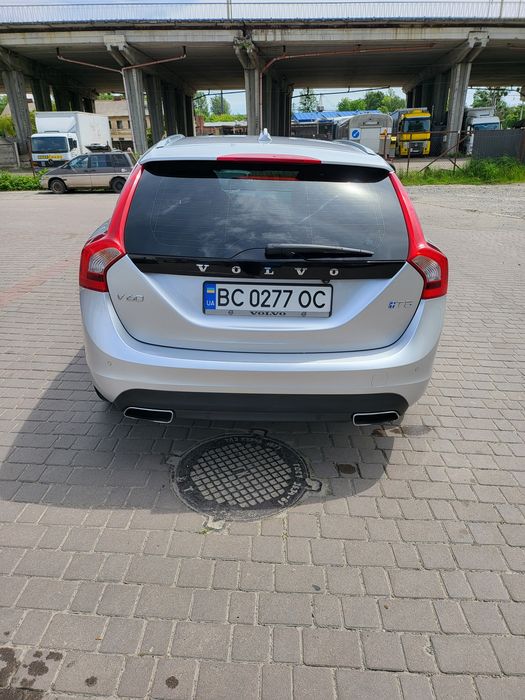 Volvo V60 2016 2.0. Бензин