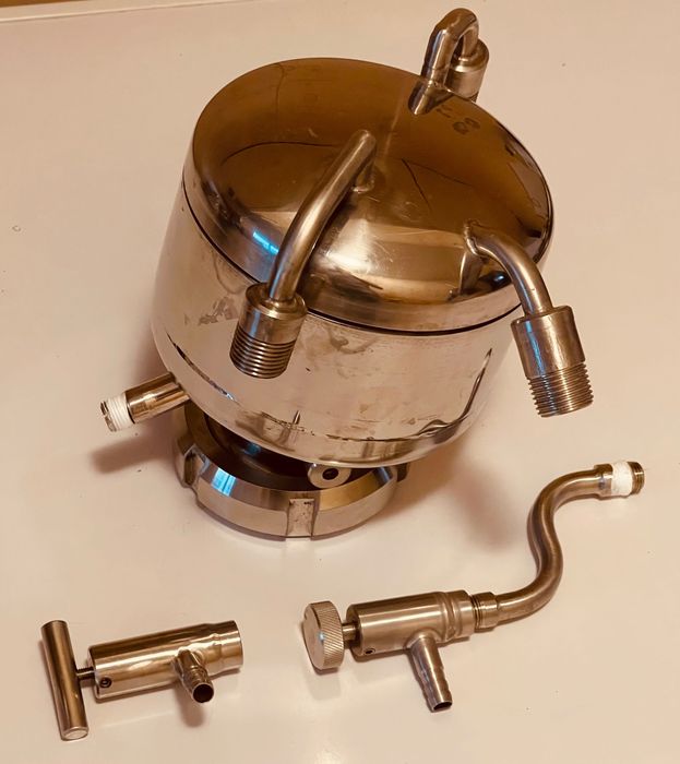 Głowica puszkowa do kolumny rektyfikacyjnej