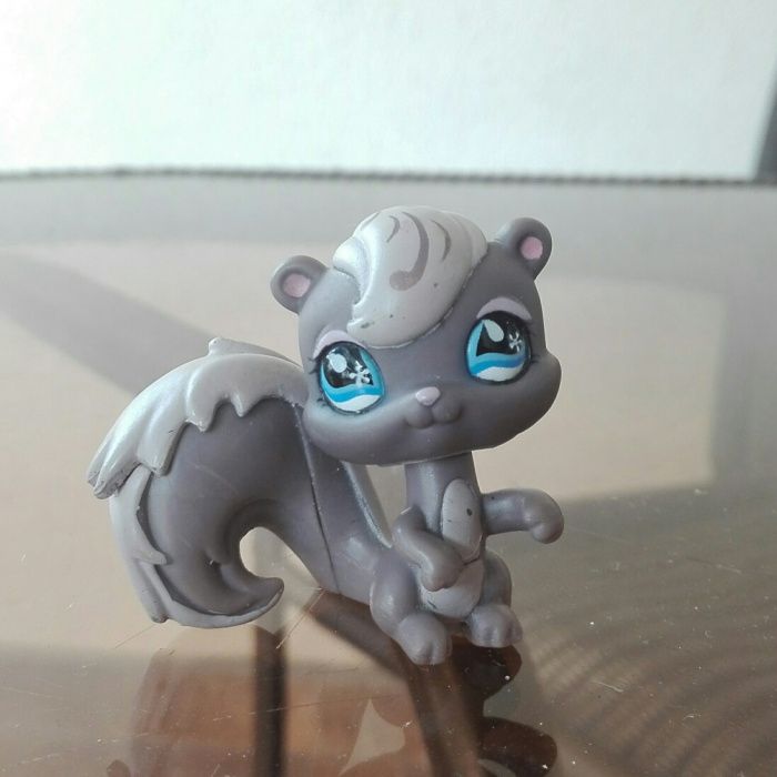 Littlest pet shop lps skunks #484