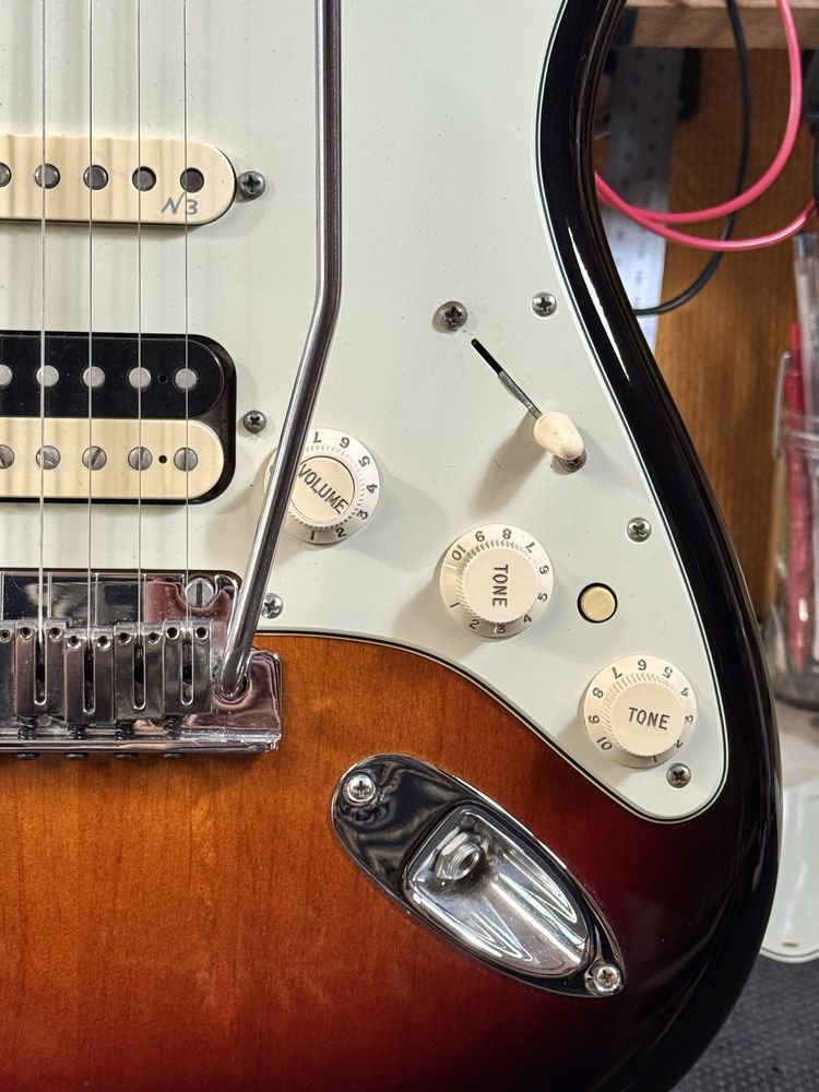 Fender Stratocaster - USA -  American Deluxe HSS Shawbucker 2015