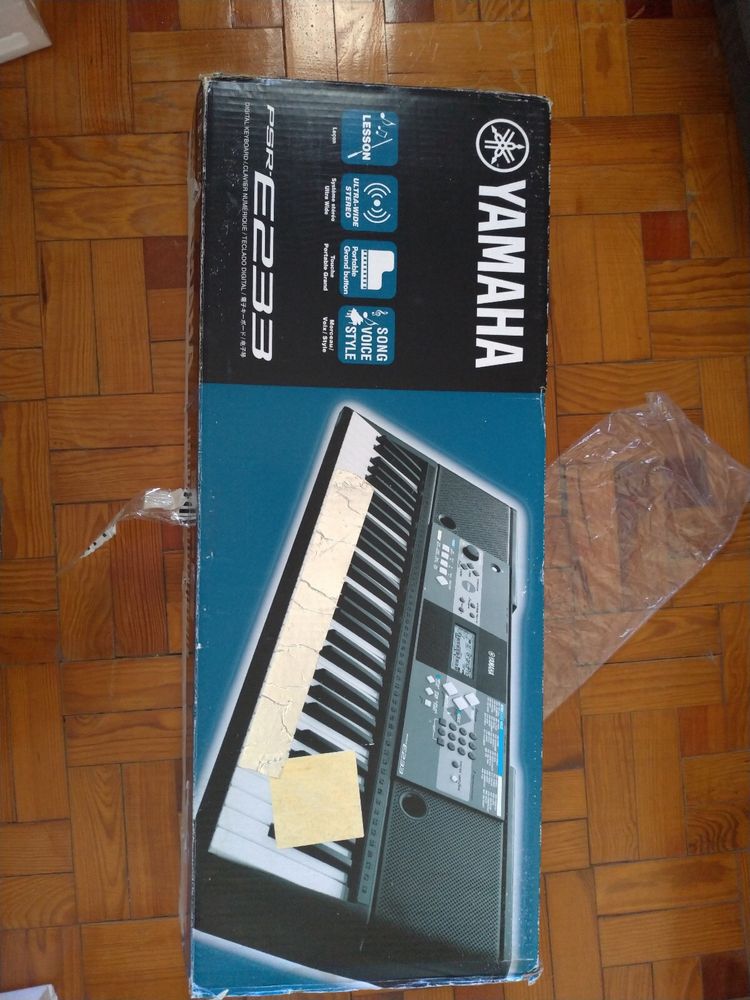 Teclado Yamaha PSR-E233