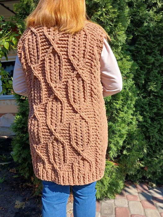 Жилет з плюшевої пряжі.ручної роботи