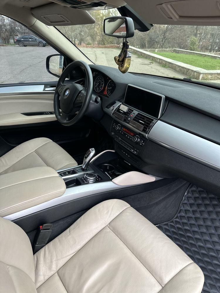 BMW X5 E70 2011 3.0 Бензин
