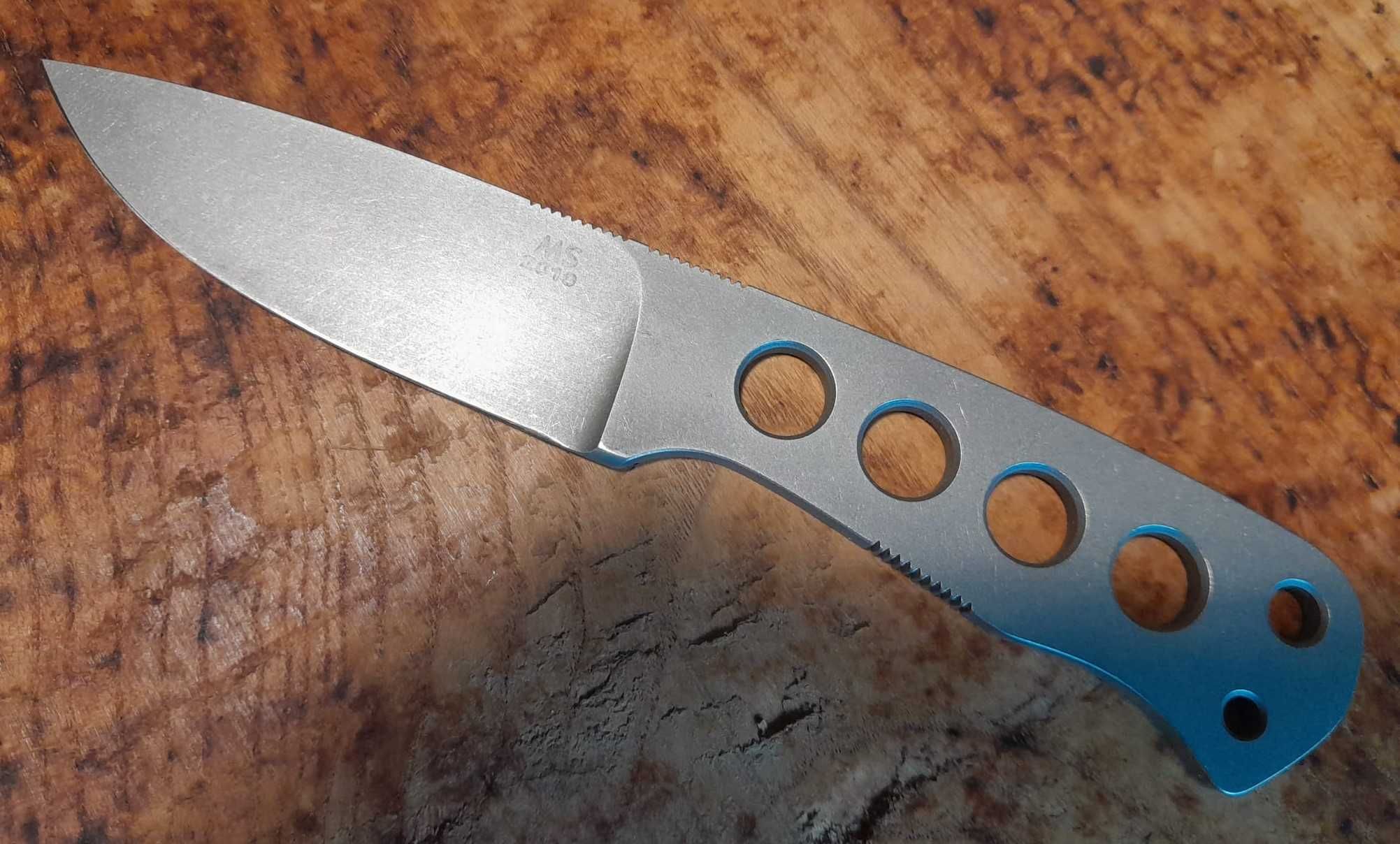 Nóż custom Marcin Słysz neck knife 2010
