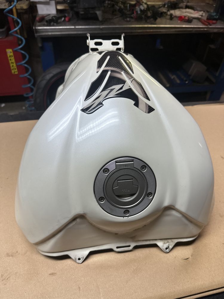 Zbiornik Paliwa Yamaha R6 RJ11 Bak