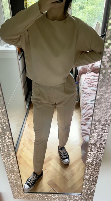 Beżowy dresowy komplet