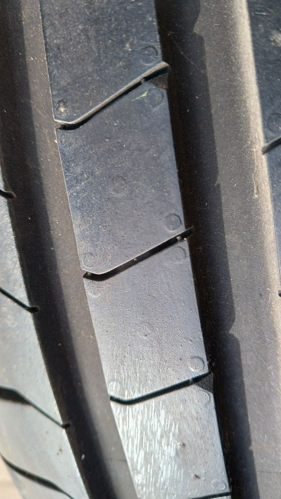 235 50 19 Pirelli P Zero MO