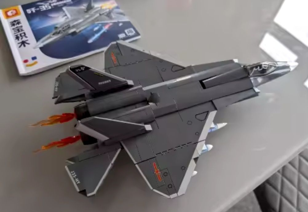 Конструктор самолёт F 35 боевой истребитель 621 шт блоков Lego