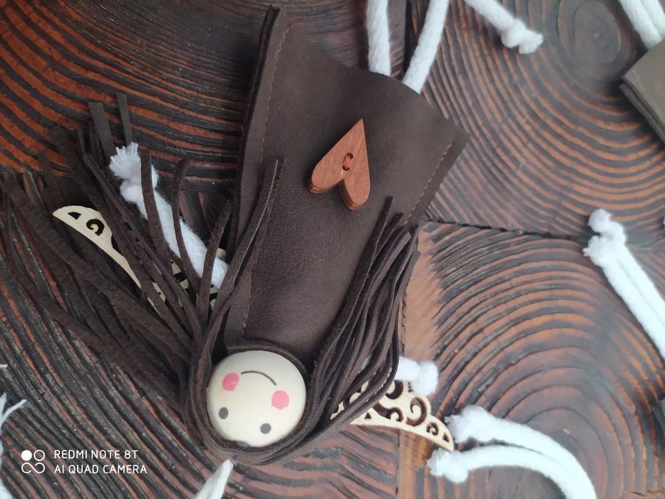Aniołki : skórzano-drewniano-bawełniane