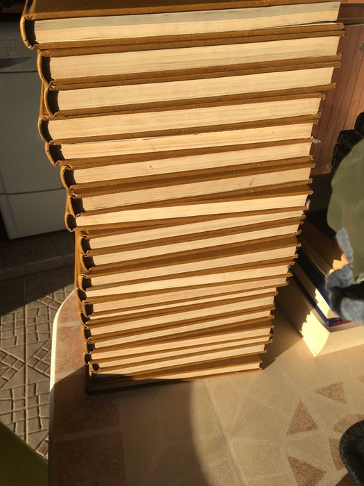 Duas Enciclopédias mais livros