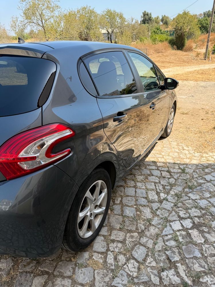 Peugeot 208 1.2 2013