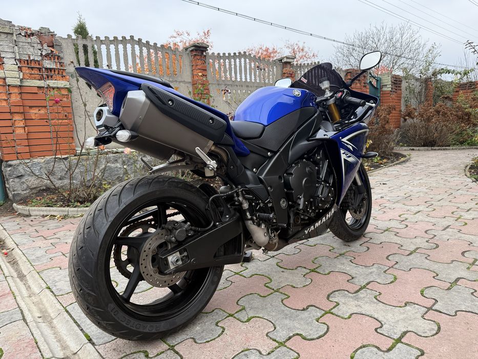 Yamaha R1 crossplane розмитнена