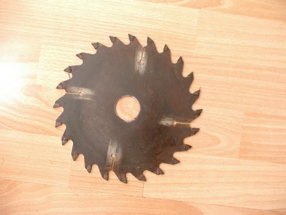 Tarcza tnąca do drewna