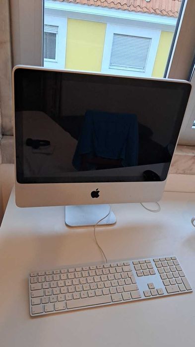 Apple iMac 20" - Design Clássico Vintage - 2.4GHz / 250GB