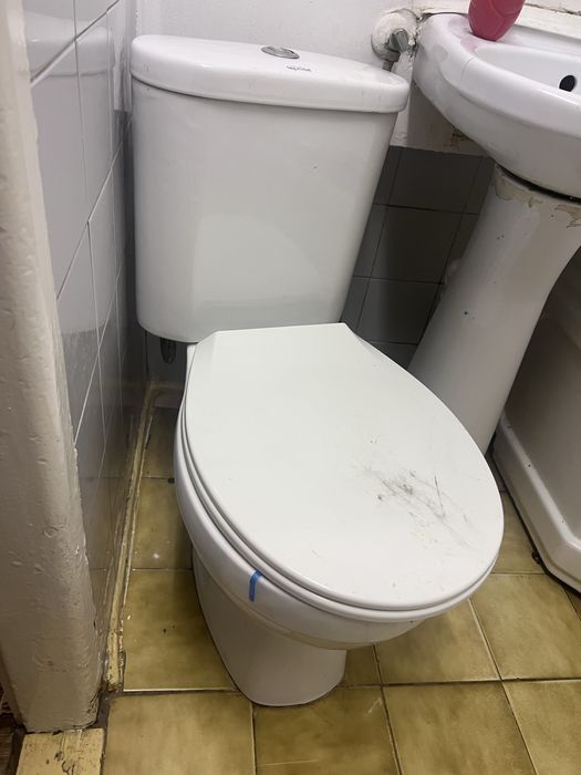 Gratis oddam wanne, toalete oraz umywalke.