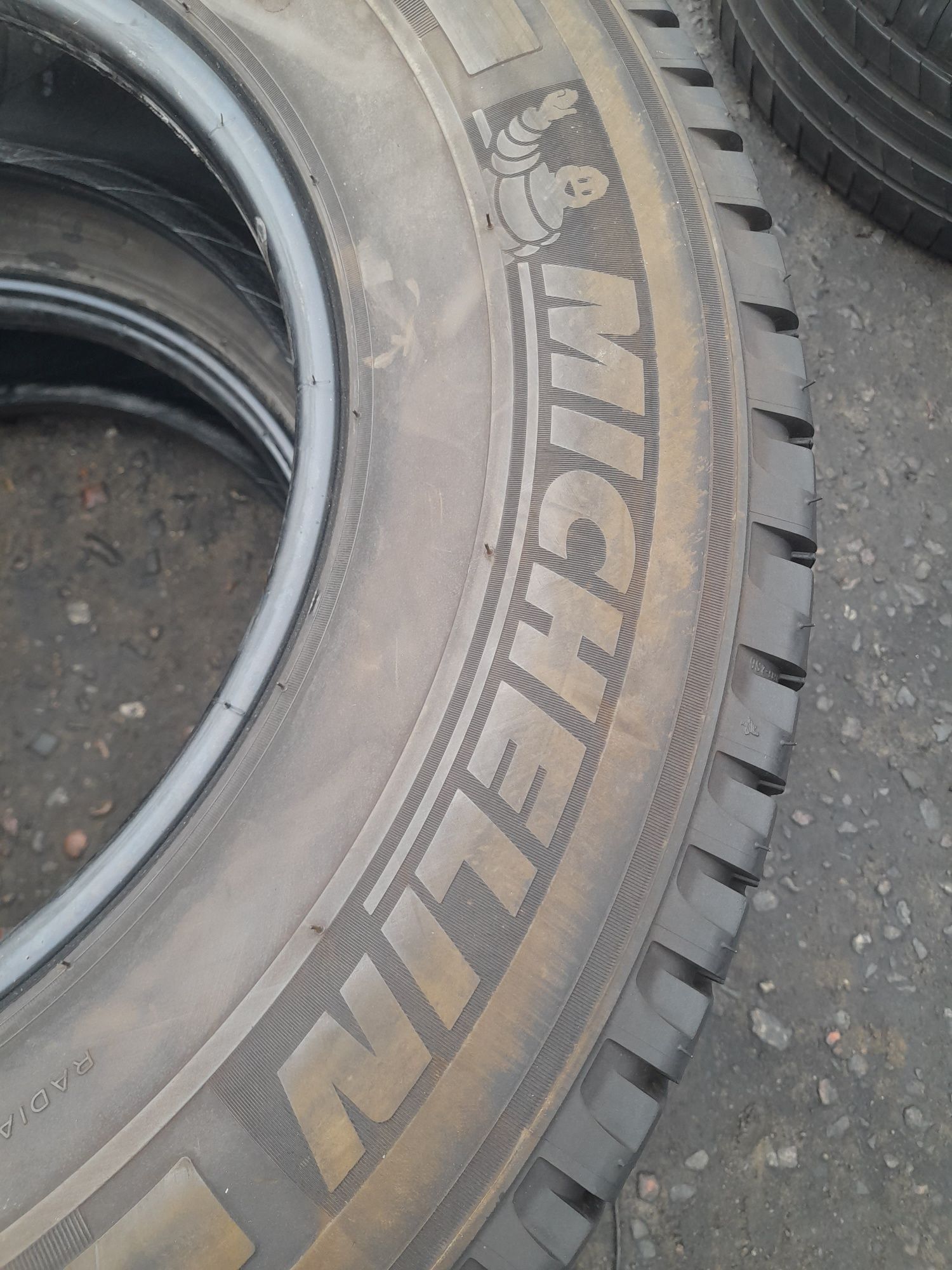 Opony używane 225/75/16c michelin 2x6 mm 2021