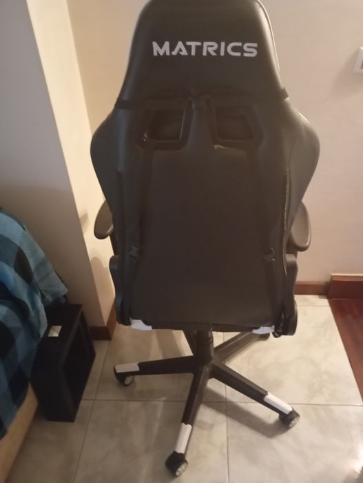 Cadeira para gaming matrics  em bom estado para desocupar