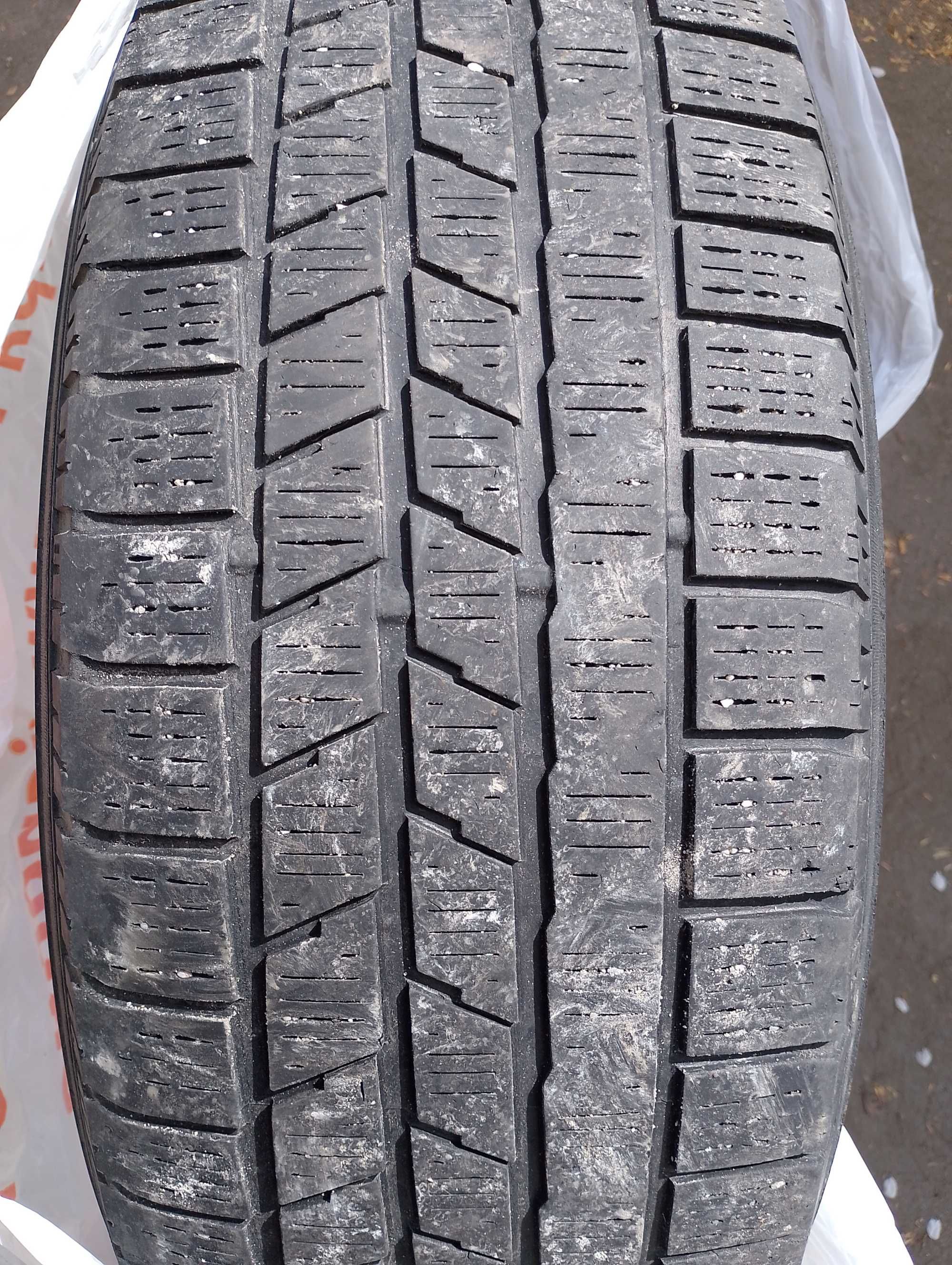 Продам б/у шини 235/65 R18 Pirelli scorpion зима.