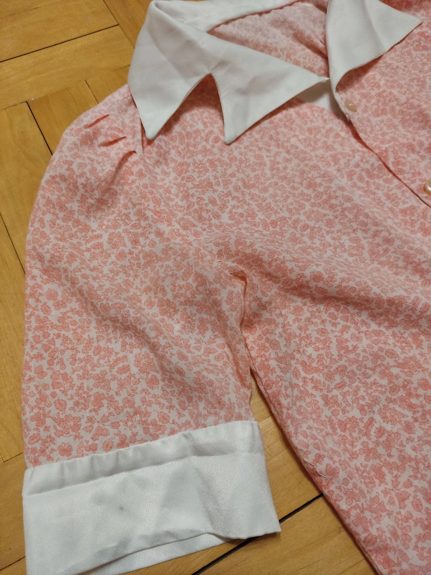 Koszula z krótkim rękawem w różowe kwiatuszki białe rękawy PRL vintage