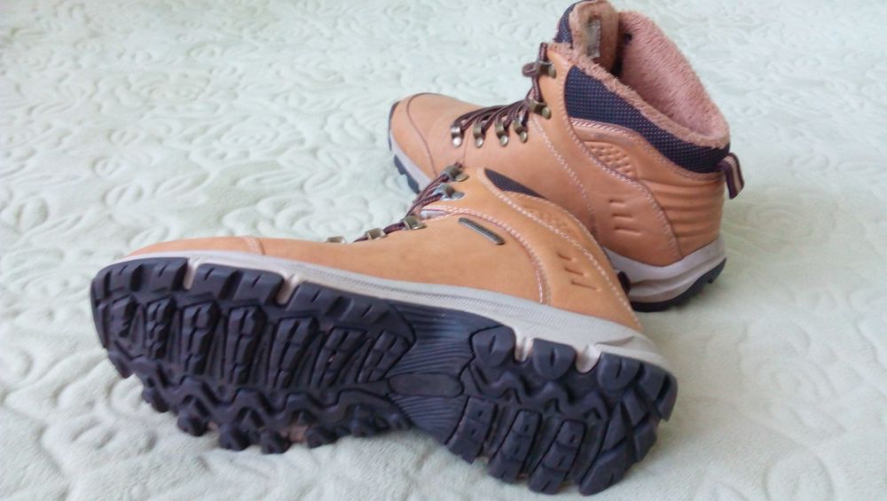 Трекинговые ботинки р39.